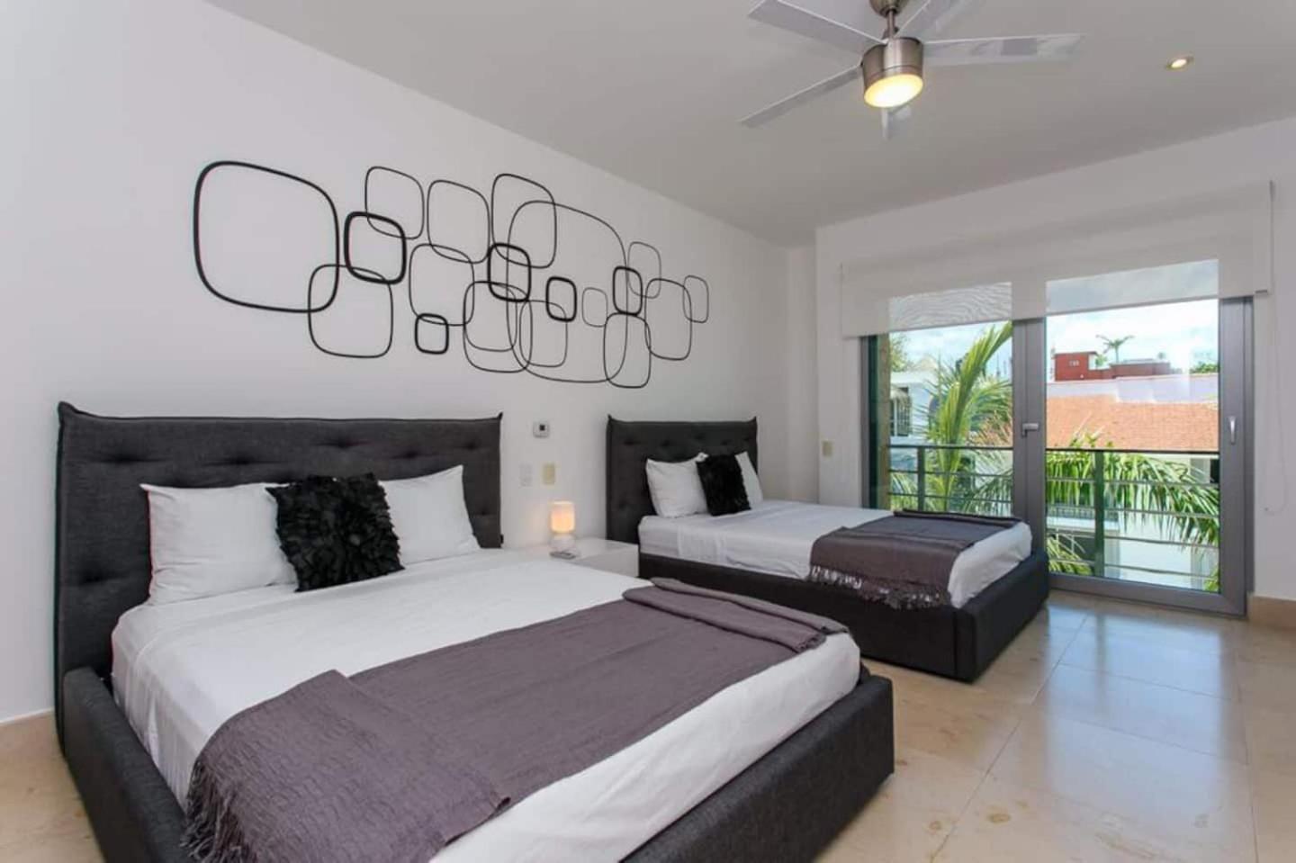 Luxurious & Central Condo In Playa Steps From The Beach Playa del Carmen Camera foto