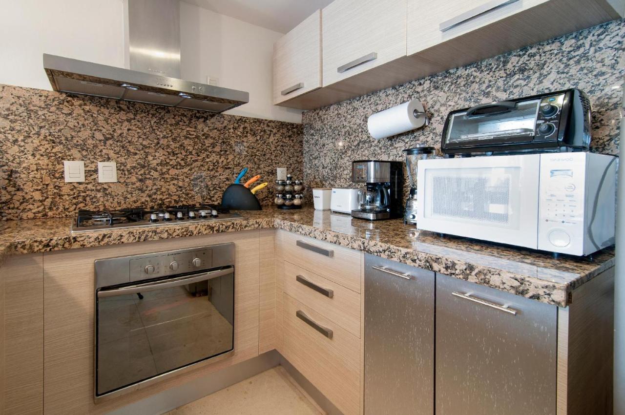 Luxurious & Central Condo In Playa Steps From The Beach Playa del Carmen Esterno foto